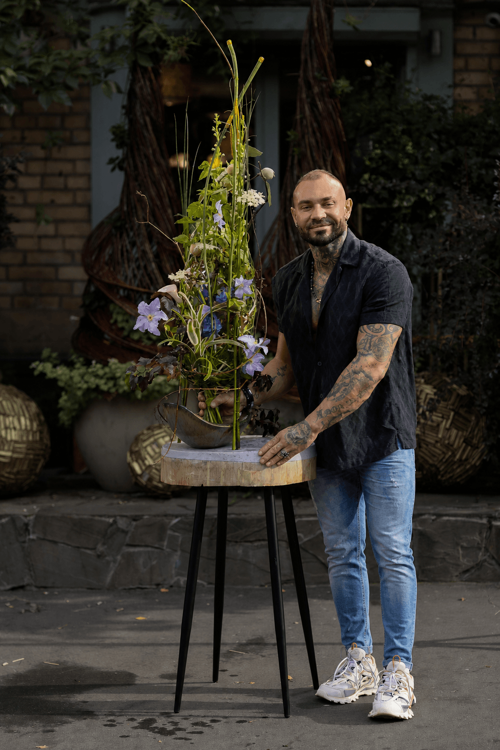 Slava Rosca с авторской флористической композицией